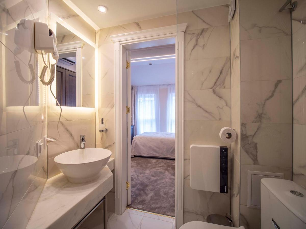 The Moon Boutique 3*