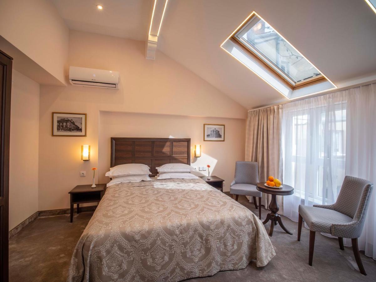 The Moon Boutique 3*